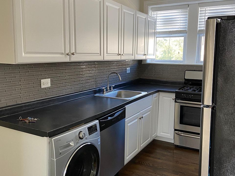 1st image of 3823 1/2 N Greenview Ave #3F