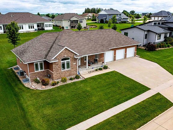 4th image of 220 Fairway Dr