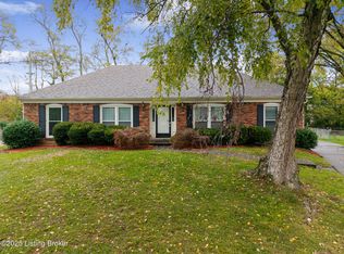 400 Cherry Point Dr, Douglass Hills, KY 40243