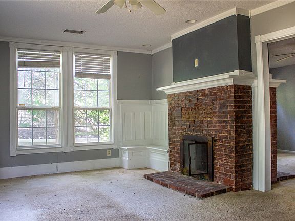 3rd image of 404 E Laurel St