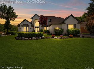 43912 Trillium Dr, Sterling Heights, MI 48314