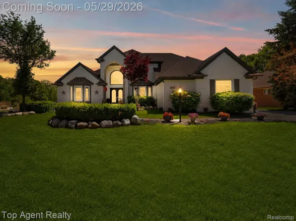 43912 Trillium Dr, Sterling Heights, MI 48314
