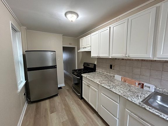 4th image of 221 Mulberry St
