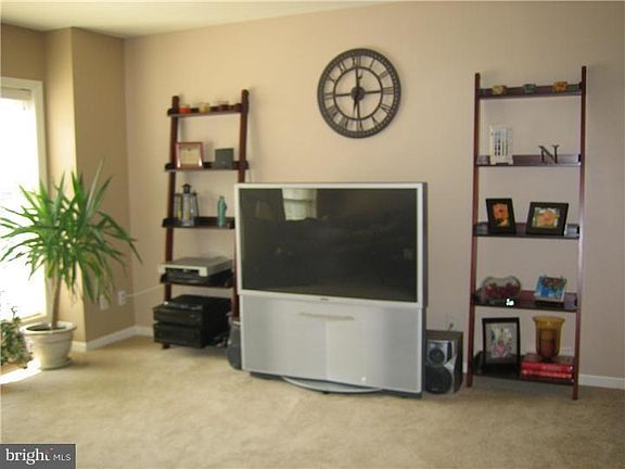4th image of 100 Parker Ave Unit 17