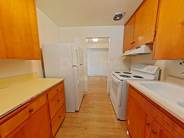 2703 NW Taylor Ave — Photo 3