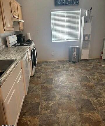 5th image of 48 E Via Lisboa Rd