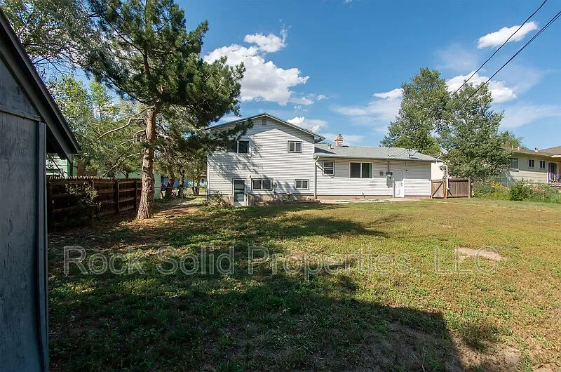 3 bed, 2.0 bath, 1560 sqft, $1,895 — Photo 4