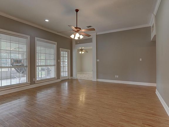 5th image of 105 Rebecca Dr