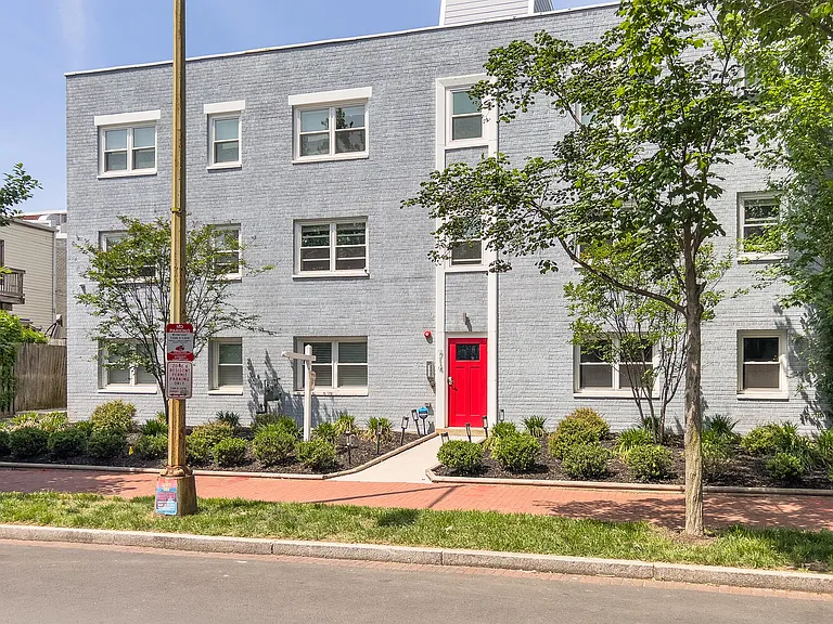 714 11th St NE #302 — Photo 40