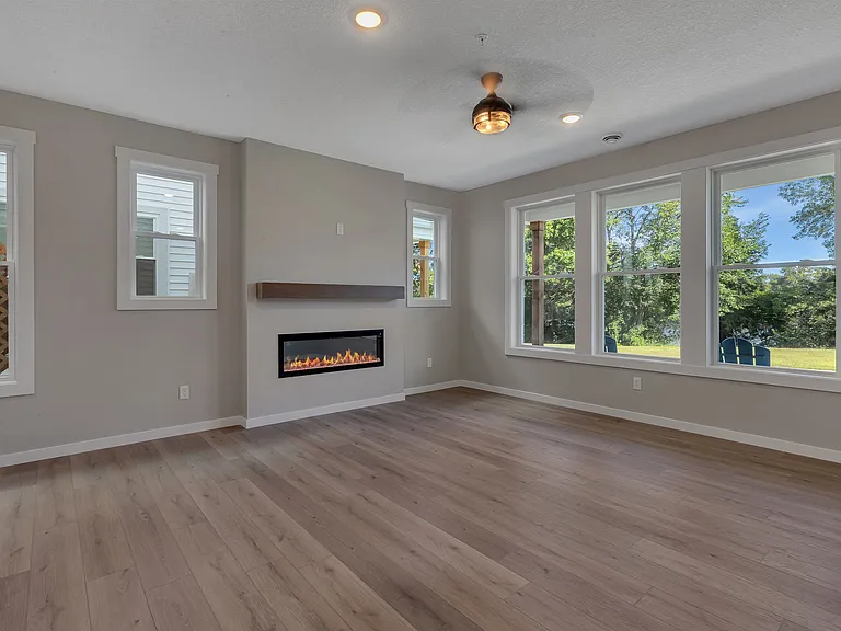 18531 Levee St — Photo 8