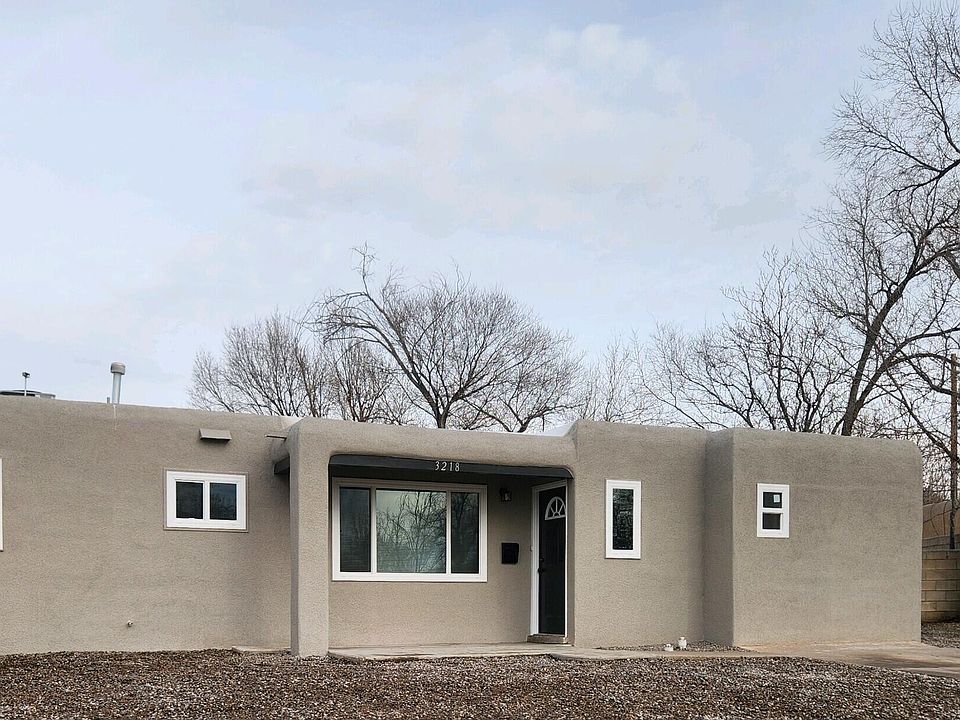 1st image of 3218 Palomas Dr NE