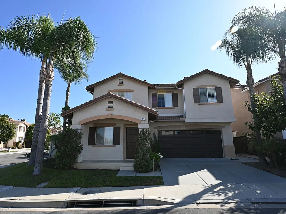 37 Amoret Dr