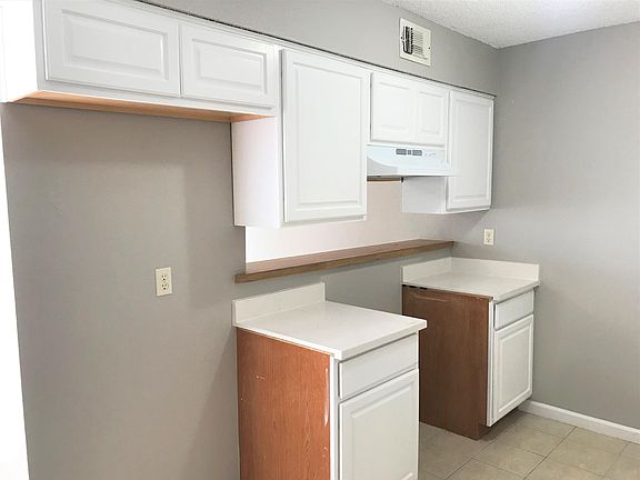 3rd image of 516 Revere Dr APT B