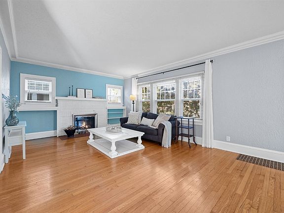 4th image of 505 Forest Dr SE