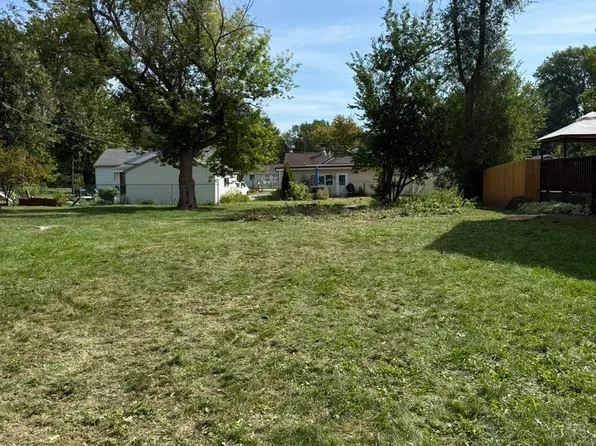 345 Millard Ave, Crystal Lake, IL 60014