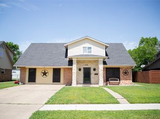 534 Blueberry Ln, Grand Prairie, TX 75052