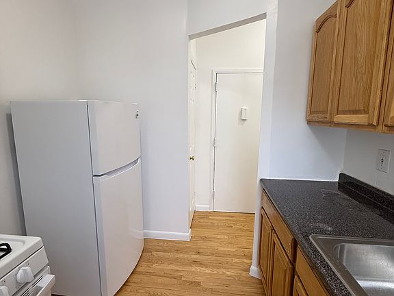 5th image of 650 Melrose Ave Frnt 1