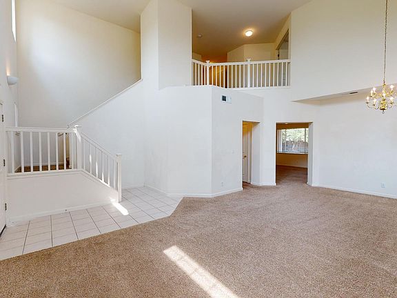 2nd image of 983 Woodland Dr