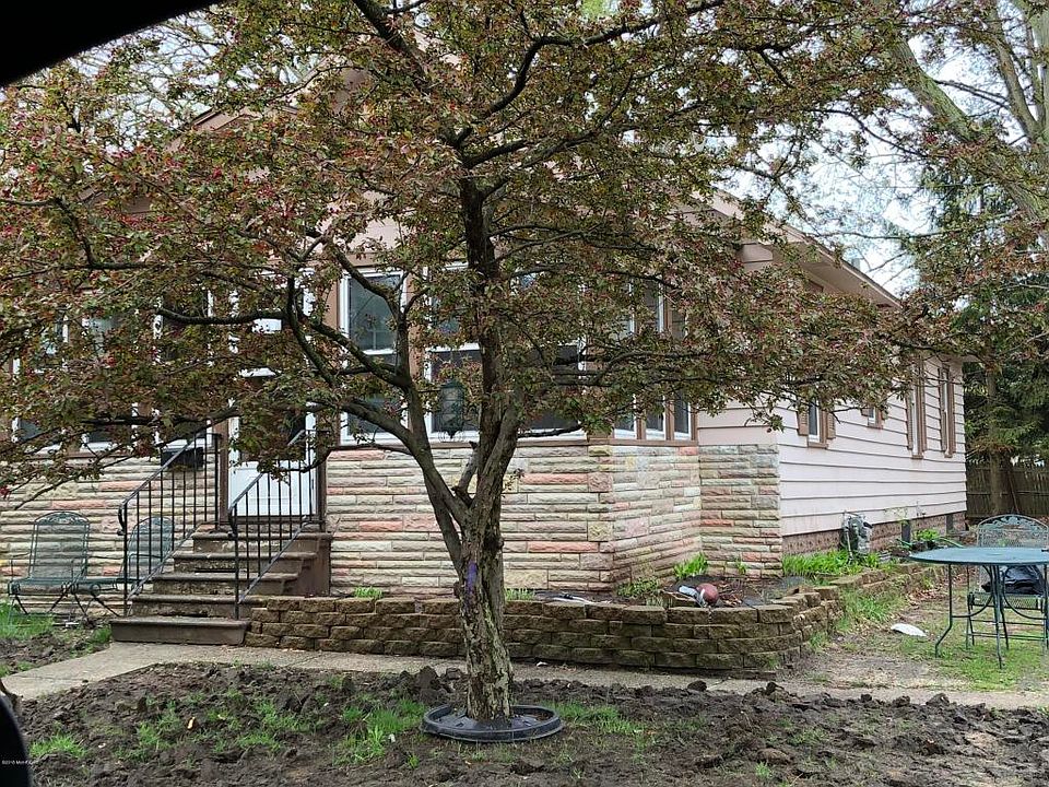 2nd image of 3321 6th St