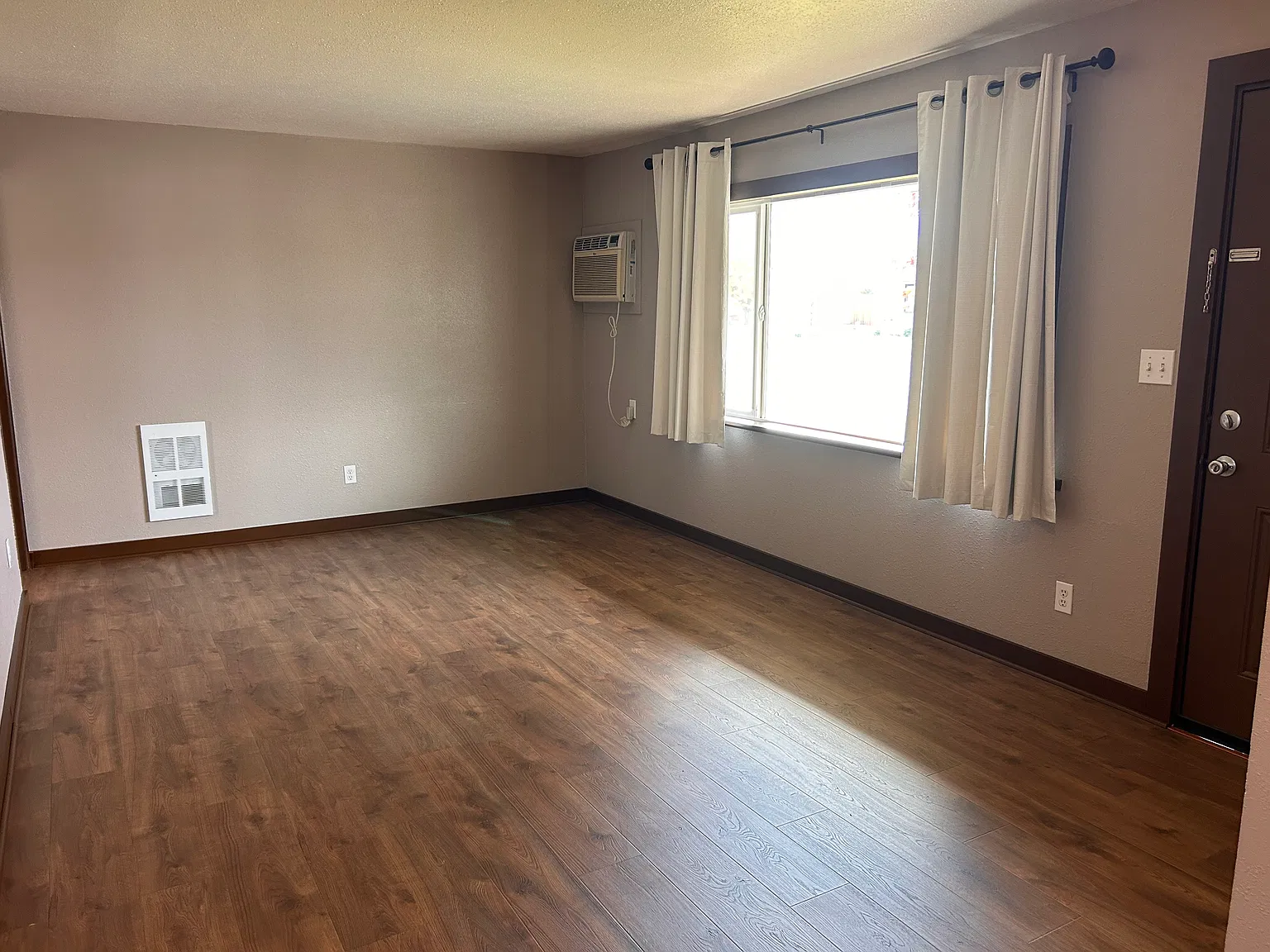 3 bed, 1248 sqft, $1,395 — Photo 3