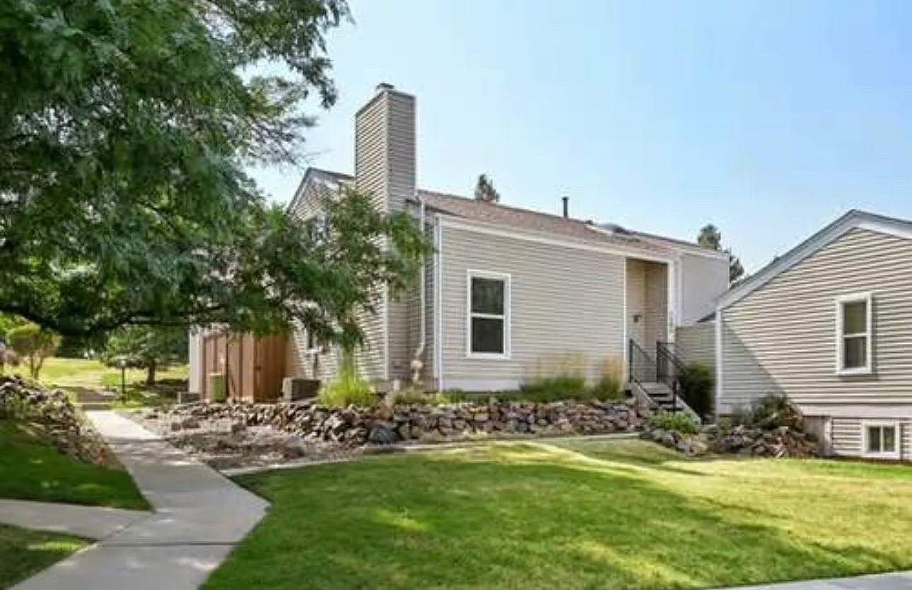 3 bed, 3.5 bath, 2125 sqft, $3,000 — Photo 1