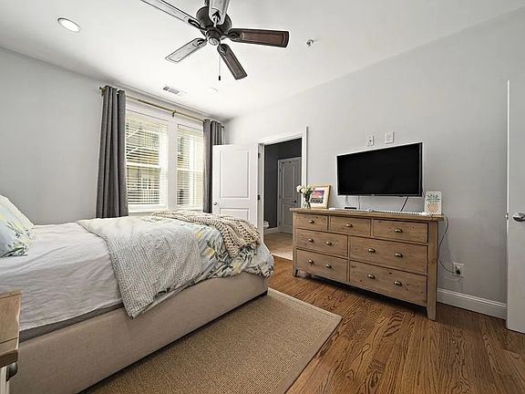 5th image of 37 Coffey St Unit 2