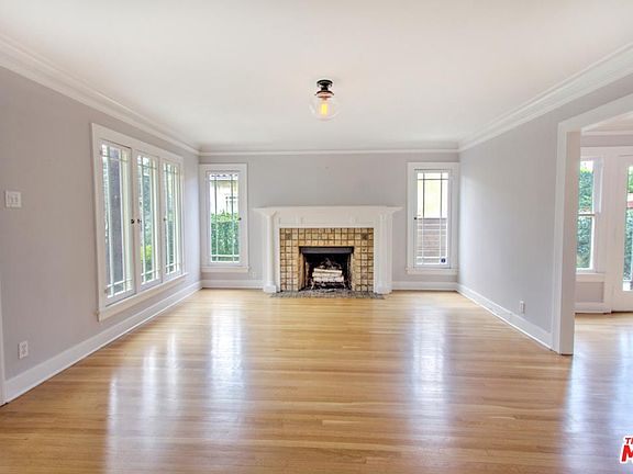 3rd image of 527 N Plymouth Blvd