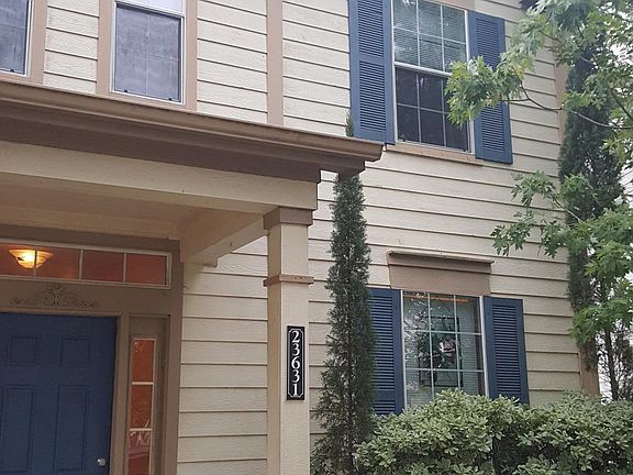 Dynamite rental with carpeting only on stairs in this 3 beds, 2.5 bath townhome.