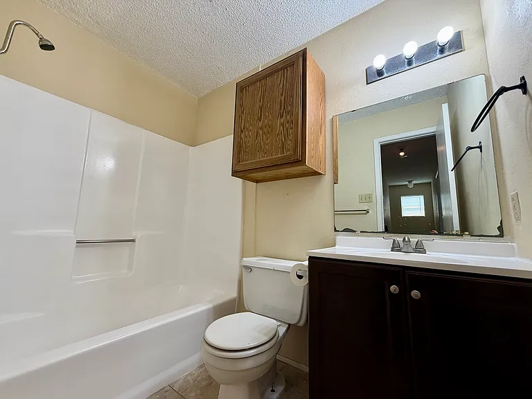1301 Lovell Dr — Photo 7