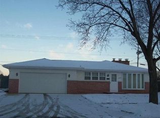 1502 Greenwich Ln, Janesville, WI 53545