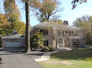 911 Eastwood Dr, Frankfort, IN 46041