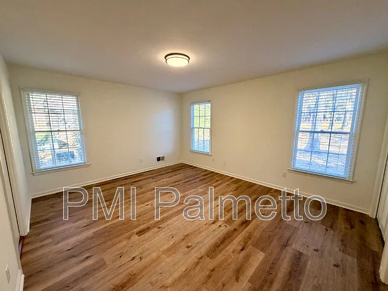 222 Indian Creek Cir — Photo 15