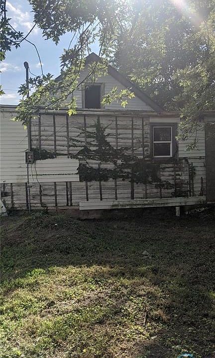 2nd image of 2301 Chestnut St