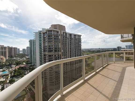 4th image of 20191 E Country Club Dr APT 2210