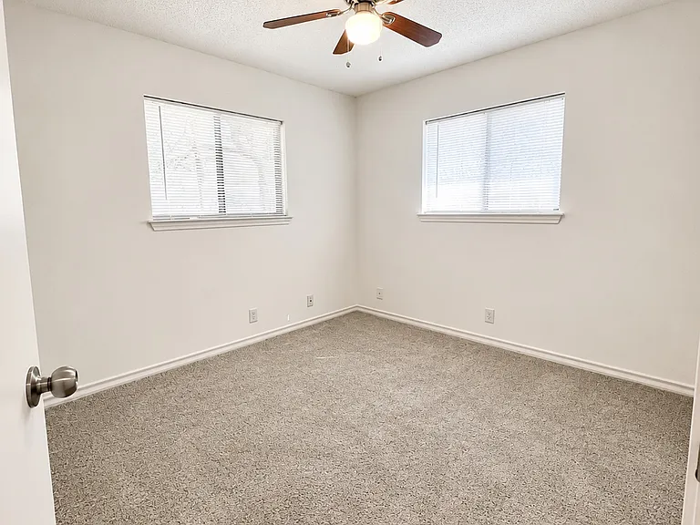 407 N Plant Ave — Photo 11