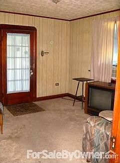 3rd image of 736 Estalote Ave