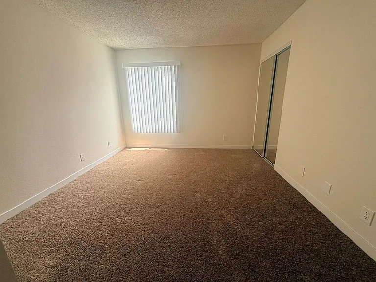 10418 Scoville Ave — Photo 10