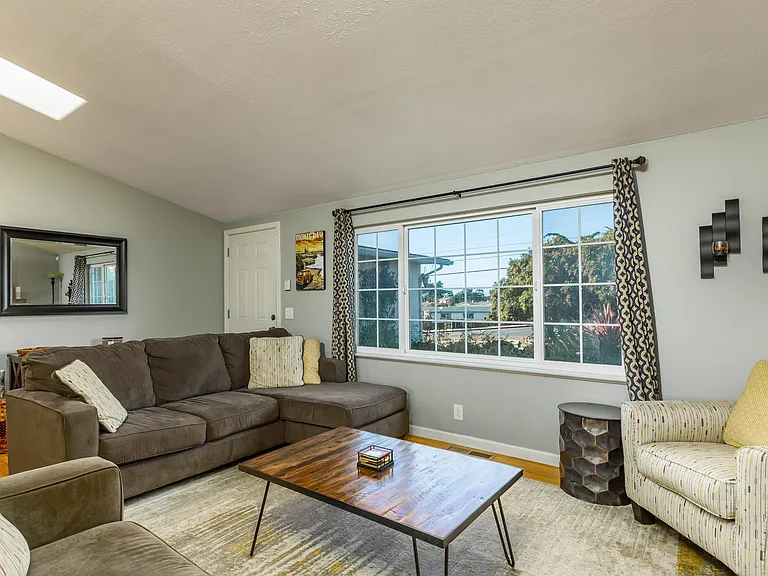 248 Beach Rd — Photo 3