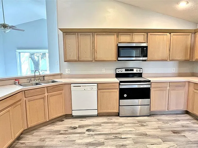 337 Silver Palms Cir — Photo 11