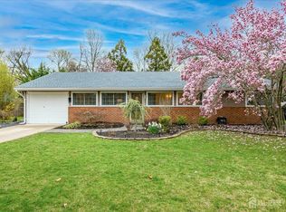 1 Cranston Rd, Kendall Park, NJ 08824