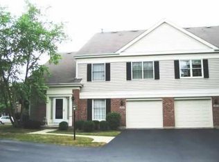 1933 Charter Point Dr, Arlington Heights, IL 60004