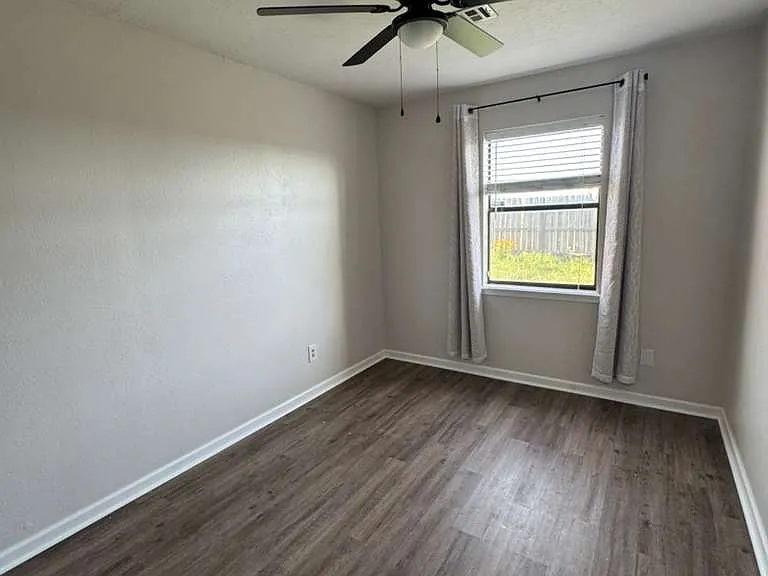 5401 NW King Richard Ave #B — Photo 16