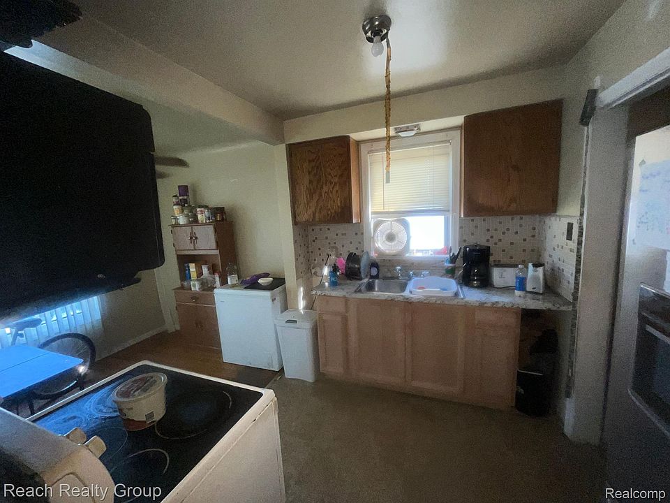 2nd image of 8275 Minock St
