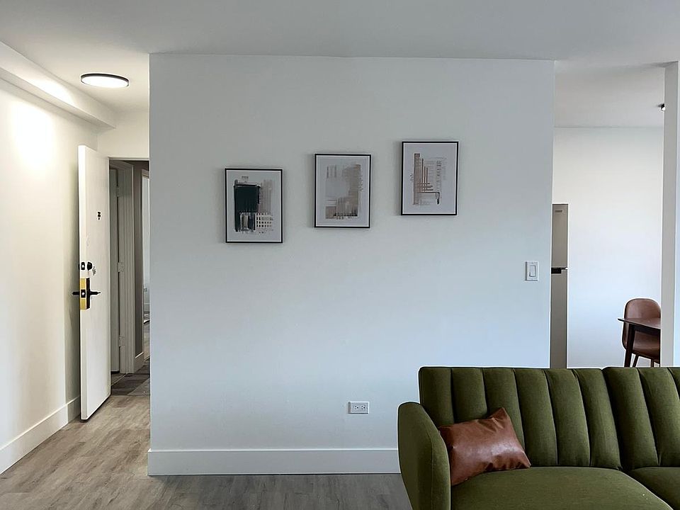 1st image of 2599 W Bryn Mawr Ave #204