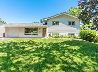 1715 Pierce Rd, Hoffman Estates, IL 60169