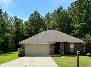 135 Hemingway Dr, Sumrall, MS 39482