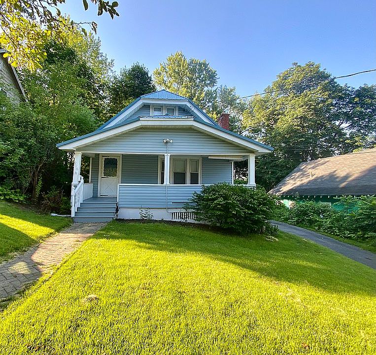 Front view of house 