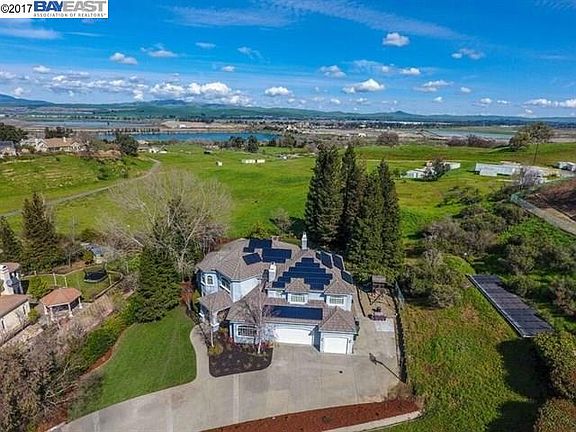 3rd image of 906 Gray Fox Cir