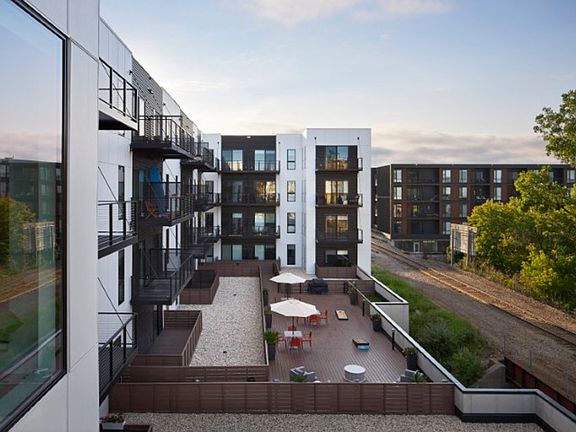 2nd image of 205 W Oregon St APT 207