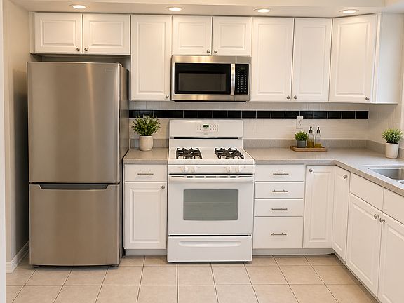 2nd image of 43170 Lancelot Dr